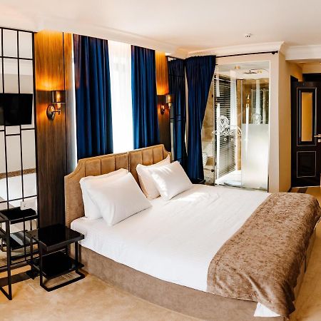 Lion'S Hotel Chisinau Ngoại thất bức ảnh