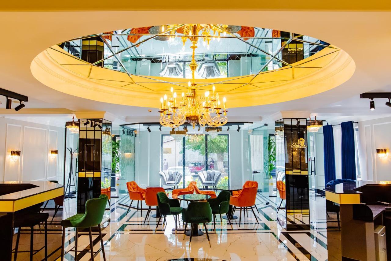Lion'S Hotel Chisinau Ngoại thất bức ảnh