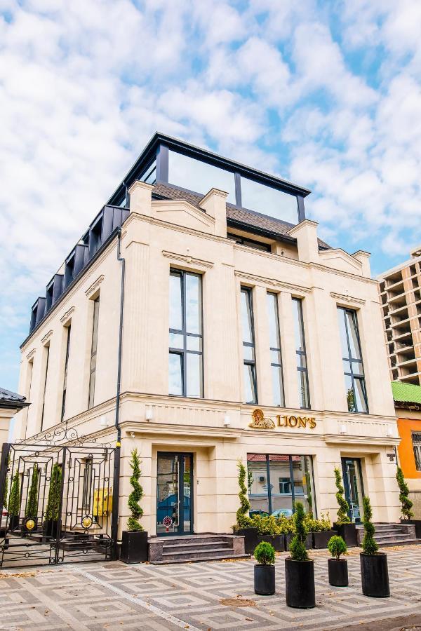 Lion'S Hotel Chisinau Ngoại thất bức ảnh