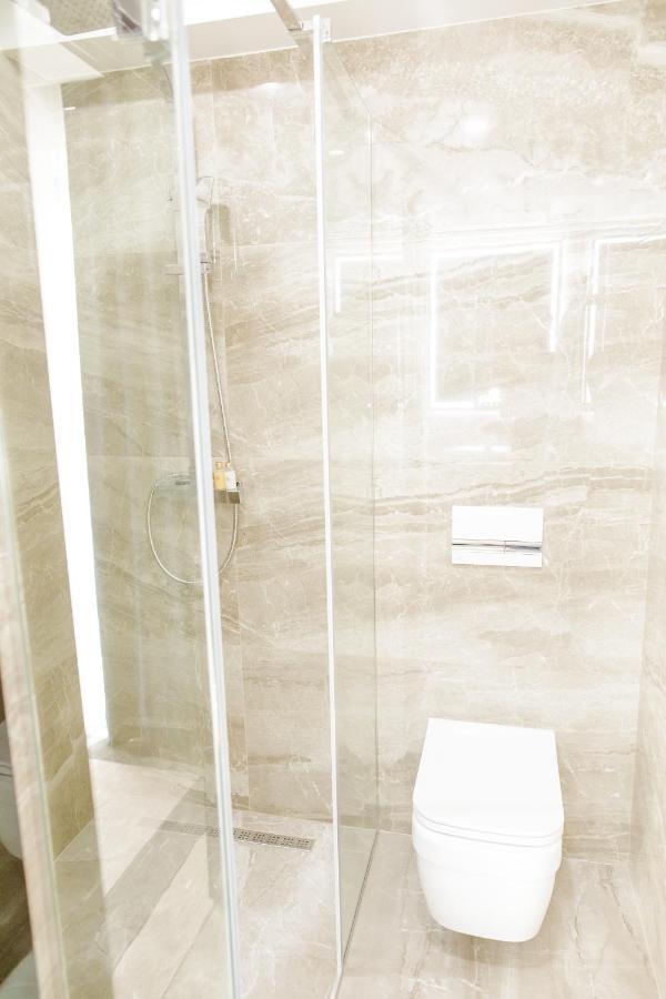 Lion'S Hotel Chisinau Ngoại thất bức ảnh