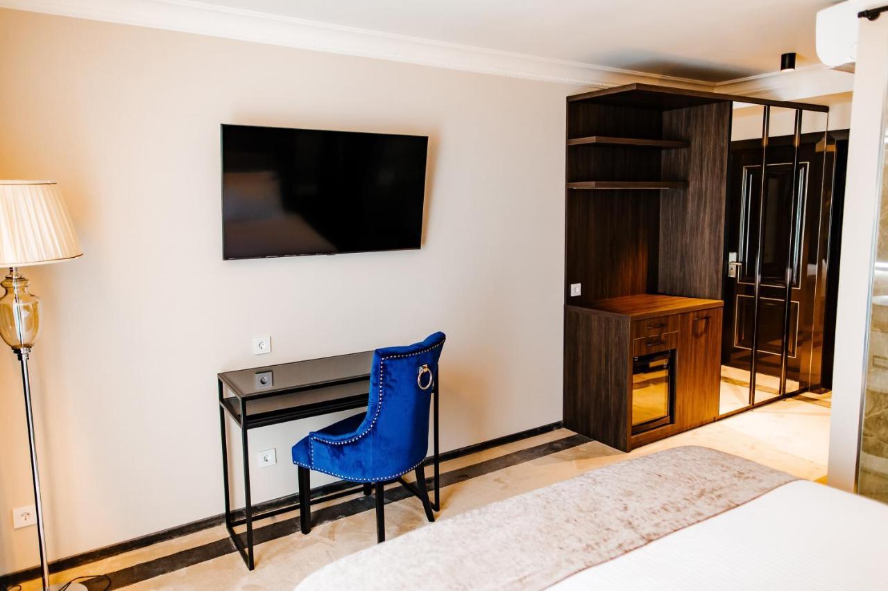 Lion'S Hotel Chisinau Ngoại thất bức ảnh
