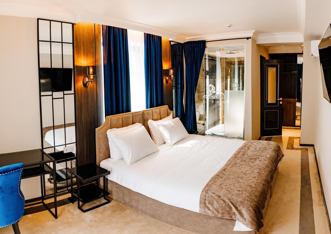 Lion'S Hotel Chisinau Ngoại thất bức ảnh