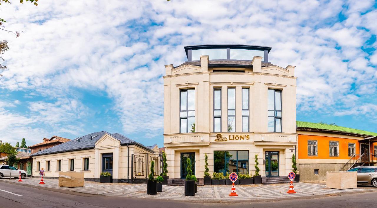Lion'S Hotel Chisinau Ngoại thất bức ảnh