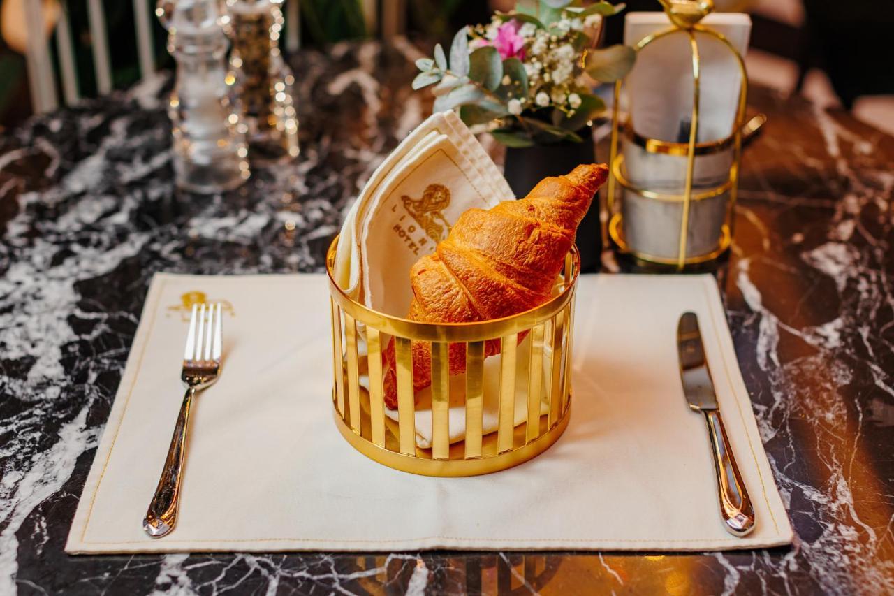 Lion'S Hotel Chisinau Ngoại thất bức ảnh